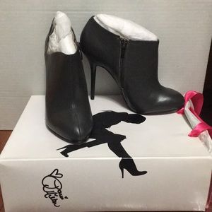 Paris Hilton Grey Abigail